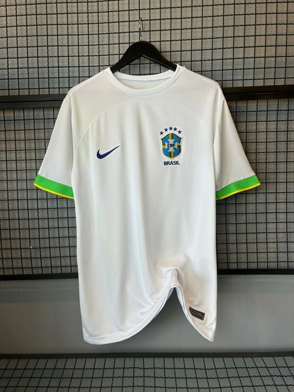 Camisa Masculina do Brasil Branca com detalhes Verde e Azul - Nacional Premium